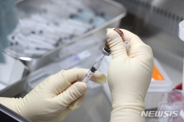 [속보] 아스트라제네카 백신 접종 재개 여부 잠시후 발표