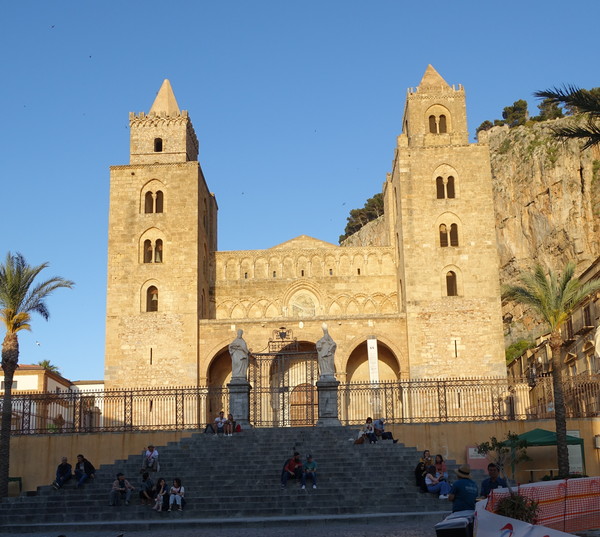 체팔루 대성당, 노르만 왕조의 루제루 2세가 노르만 양식으로 1131년에 세웠다. 유네스코 세계유산에 선정된 시칠리아 섬의 9개 아랍 노르만 양식 건축물 중 하나. 사진= 정연일