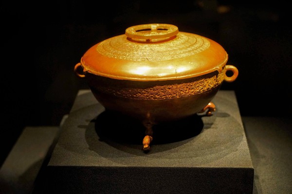 중국 후베이성에서 출토된 전국시대의 황금그릇. 노충의 고사와 비슷한 시대와 지역임. 사진=강인욱