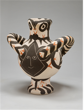파블로 피카소, '큰 새와 검은 얼굴', A.R.118, 1951, 백토, 화장토 장식, 나이트 각인, 50x47x38cm