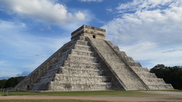 멕시코 치첸이사 피라미드.