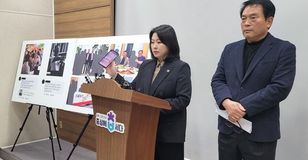 11월 29일 기자회견 중인 민주당 박진희(왼쪽), 변종오 충북도의원