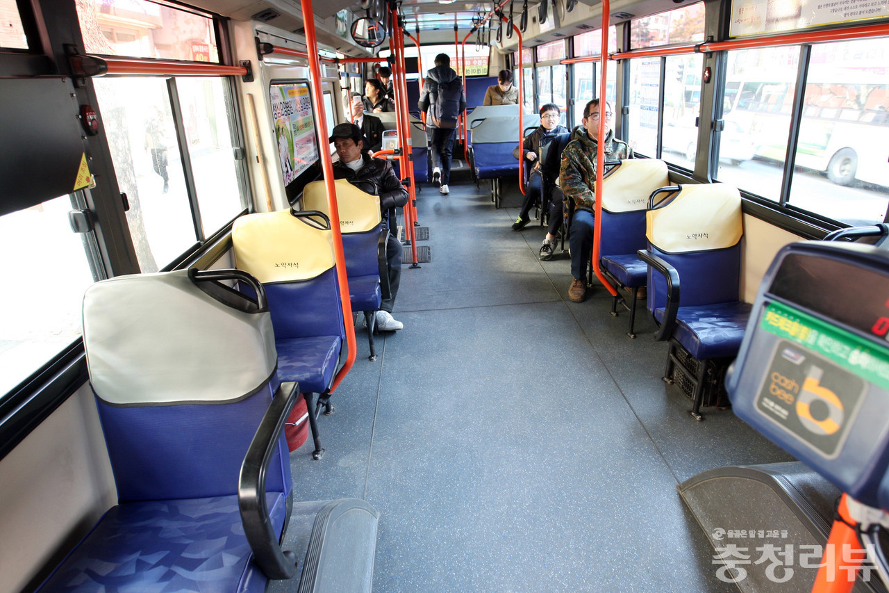충청북도는 최근 경제정책심의위원회를 열고 기존 1300원이던 시내·농어촌 버스요금을 1500원으로 인상했다.