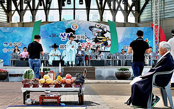 음성군과 진천군이 내년부터 축제에 대해 변화를 모색한다. 사진은 올해 개최된 음성 설성문화제 모습.