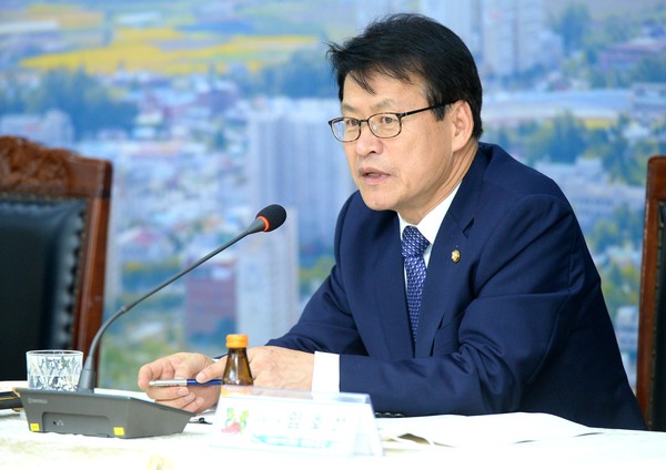 음성군 초청 정책간담회에 참석해 발언하고 있는 임호선 국회의원.