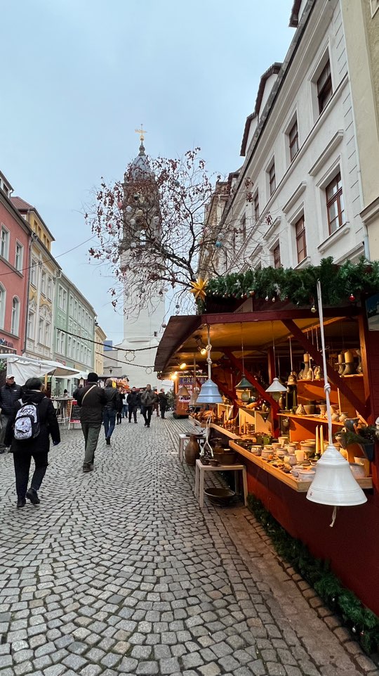 크리스마스 장식이 돋보이는 독일 바우첸 거리