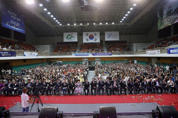 증평군 개청 20주년 기념식이 30일 증평 문화예술회관에서 열렸다.